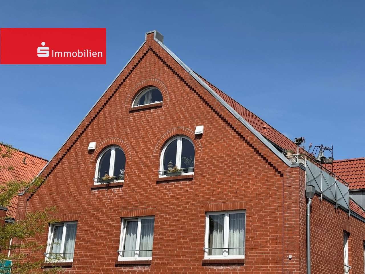 schicke Komfortwohnung im Dachgeschoss eines stilvollen Hauses - Maisonette-Wohnung in 28844 Weyhe mit 102m² kaufen