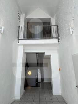 großzügiger heller Eingangsbereich - Maisonette-Wohnung in 28844 Weyhe mit 102m² kaufen