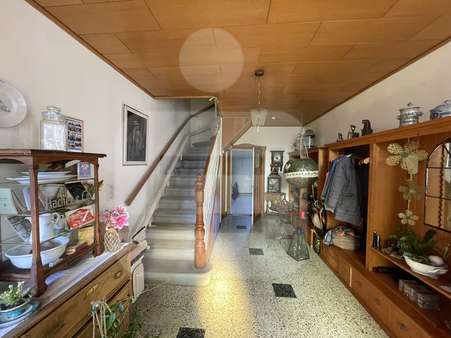 Diele mit Treppenaufgang Diele mit Treppenaufgang - Landhaus in 27333 Warpe mit 308m² kaufen