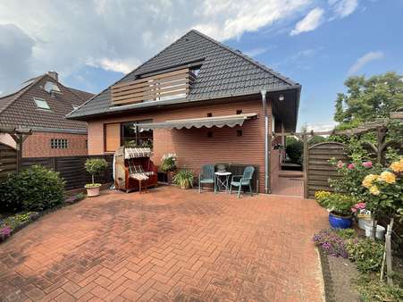 Seitenansicht mit Terrasse - Einfamilienhaus in 27383 Scheeßel mit 240m² günstig kaufen