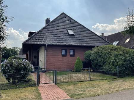 Strassenansicht - Einfamilienhaus in 27383 Scheeßel mit 240m² günstig kaufen