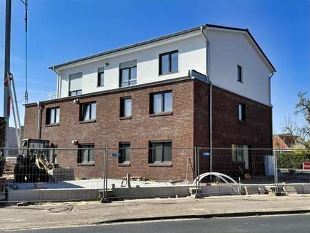 Seitenansicht Bahnhofstraße (Beispiel Haus 1) - Erdgeschosswohnung in 27383 Scheeßel mit 74m² kaufen