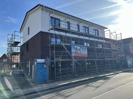 Straßenansicht - Erdgeschosswohnung in 27383 Scheeßel mit 74m² kaufen
