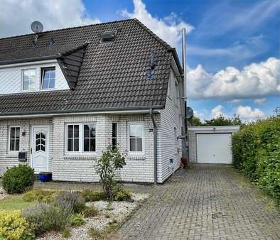 Eingangsbereich und Zufahrt zur Garage Eingangsbereich und Zufahrt zur Garage - Doppelhaushälfte in 28876 Oyten, Bassen mit 106m² kaufen