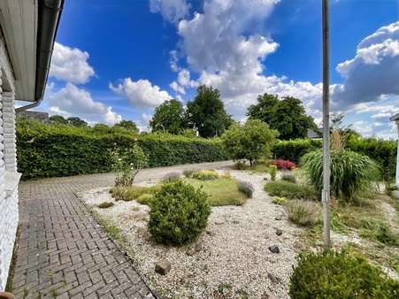 Vorgarten Vorgarten - Doppelhaushälfte in 28876 Oyten, Bassen mit 106m² kaufen