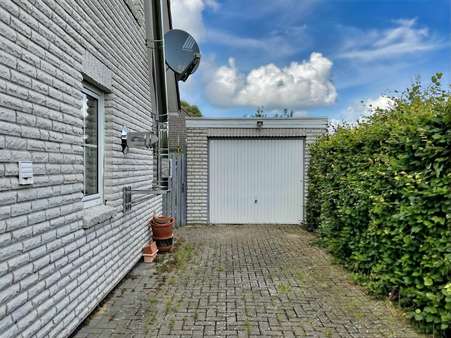 Zufahrt zur Garage Zufahrt zur Garage - Doppelhaushälfte in 28876 Oyten, Bassen mit 106m² kaufen