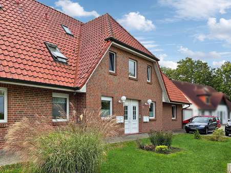 Straßenansicht und Eingänge - Doppelhaushälfte in 27321 Thedinghausen mit 75m² kaufen