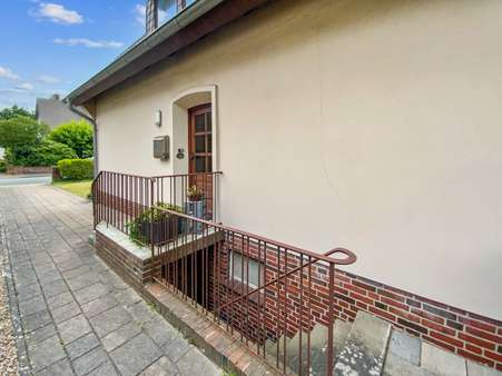 Hauseingang/Kelleraußentreppe - Einfamilienhaus in 28832 Achim mit 125m² günstig kaufen