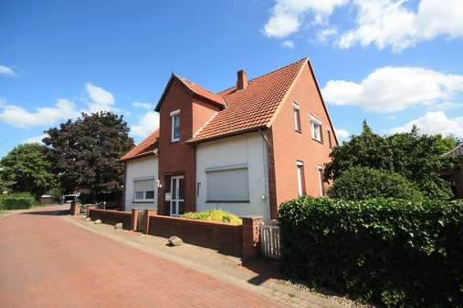 Straßenansicht Straßenansicht - Zweifamilienhaus in 27337 Blender mit 189m² kaufen