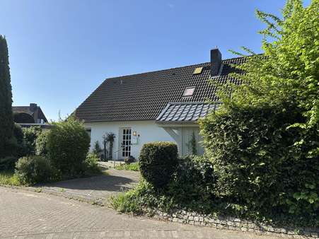 Eingangsseite - Einfamilienhaus in 28832 Achim mit 176m² kaufen
