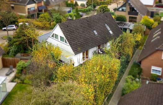 Luftbild mit Giebel und Terrasse - Einfamilienhaus in 28832 Achim mit 176m² kaufen