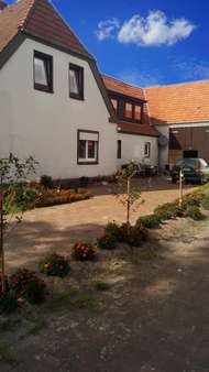 Seitenansicht und Zugang zur Scheune - Einfamilienhaus in 27321 Emtinghausen mit 200m² günstig kaufen