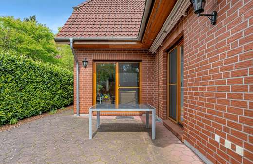 Seitliche Terrasse - Zweifamilienhaus in 28870 Ottersberg mit 225m² kaufen