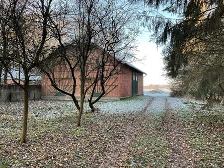 Zufahrt zum rückwärtigen Gelände und zur Scheune - Resthof in 28870 Ottersberg mit 220m² kaufen