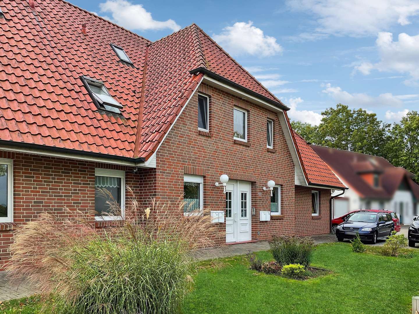 Straßenansicht und Eingänge - Dachgeschosswohnung in 27321 Thedinghausen mit 75m² kaufen