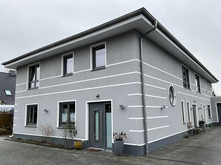 Straßenansicht - Doppelhaushälfte in 27639 Wurster Nordseeküste mit 180m² kaufen