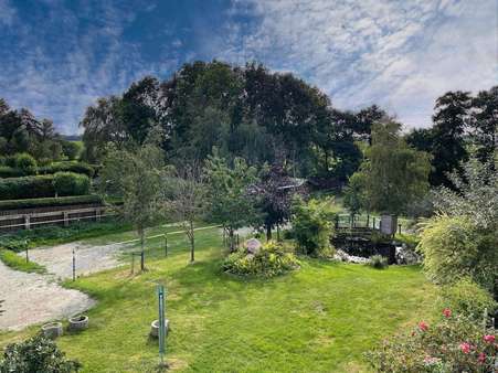 Blick in den Garten - Einfamilienhaus in 27639 Wurster Nordseeküste mit 140m² kaufen