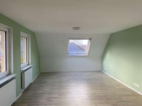 Wohnzimmer DG Ansicht 1 - Zweifamilienhaus in 27578 Bremerhaven mit 193m² kaufen