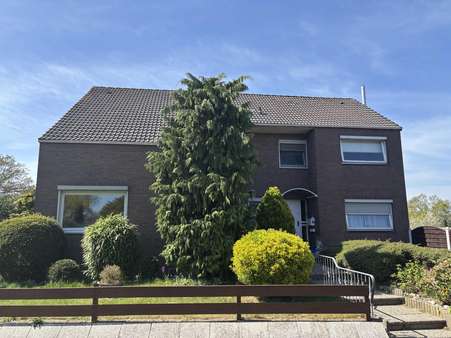 Frontansicht - Doppelhaushälfte in 27607 Geestland mit 108m² kaufen