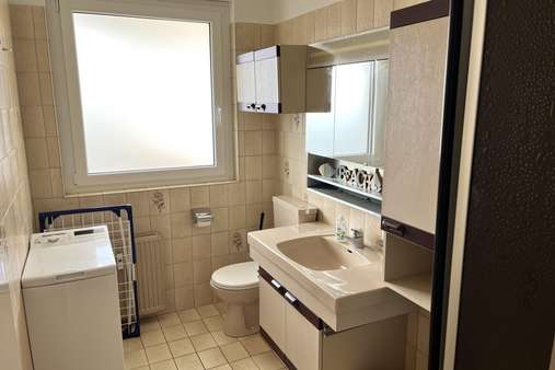 Badezimmer - Etagenwohnung in 27576 Bremerhaven mit 50m² kaufen
