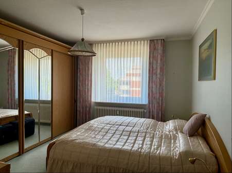 Schlafzimmer - Zimmer 2 - Etagenwohnung in 27570 Bremerhaven mit 87m² kaufen