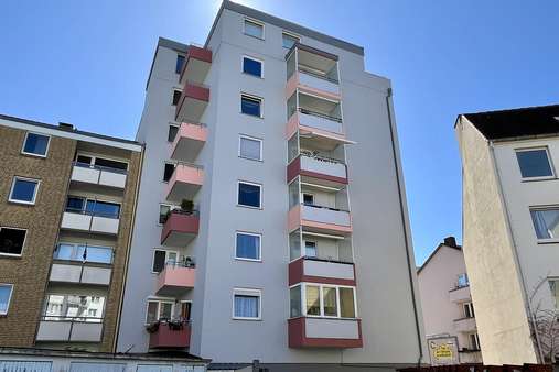 Hausrückseite Hausrückseite - Etagenwohnung in 27570 Bremerhaven mit 79m² kaufen