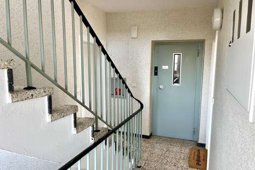Treppenhaus Treppenhaus - Etagenwohnung in 27570 Bremerhaven mit 79m² kaufen