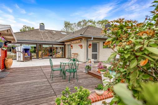Blick aus dem Garten - Bungalow in 27478 Cuxhaven mit 258m² kaufen