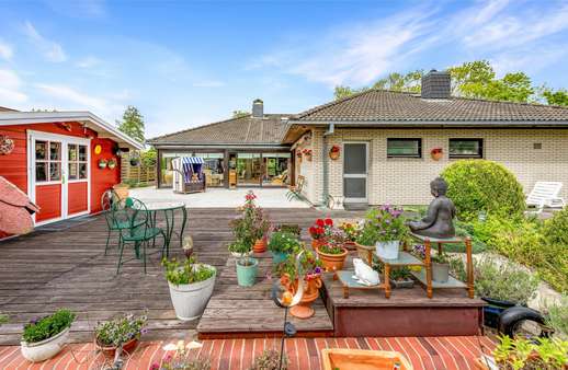 Blick aus dem Garten - Bungalow in 27478 Cuxhaven mit 258m² kaufen