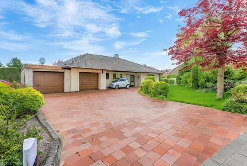 Straßenansicht - Bungalow in 27478 Cuxhaven mit 258m² kaufen