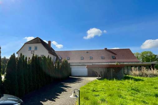 Gesamtobjekt Straßenansicht - Terrassen-Wohnung in 27619 Schiffdorf mit 262m² kaufen