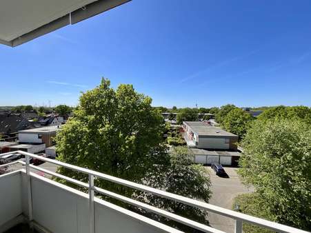 Ausblick vom Balkon - Etagenwohnung in 27607 Geestland mit 115m² kaufen