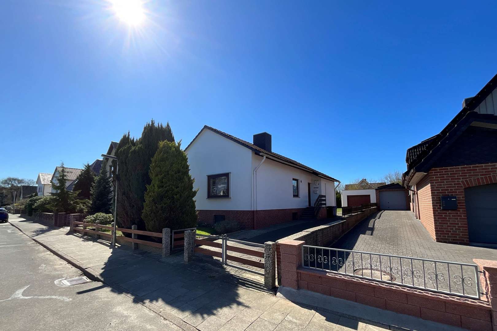 Straßenansicht - Bungalow in 27619 Schiffdorf mit 79m² kaufen