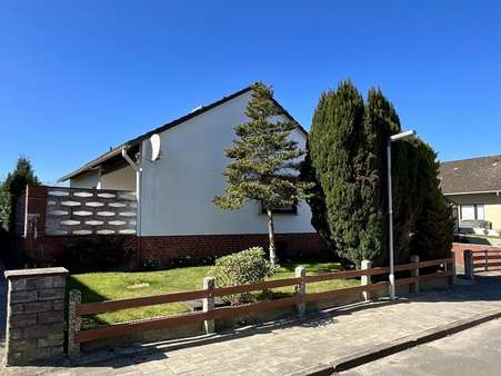 Straßenansicht II - Bungalow in 27619 Schiffdorf mit 79m² kaufen