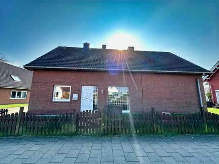 Straßenansicht - Einfamilienhaus in 27572 Bremerhaven mit 247m² kaufen