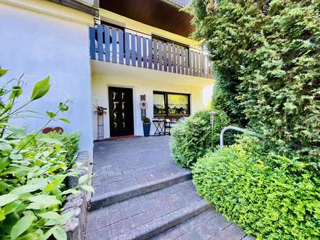 Hauseingang und Balkon - Einfamilienhaus in 27616 Beverstedt mit 134m² kaufen