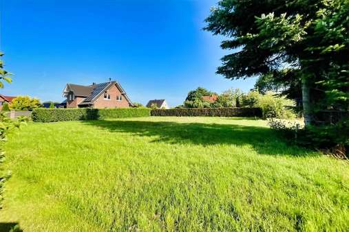 Titelbild Titelbild - Grundstück in 27628 Hagen mit 865m² kaufen