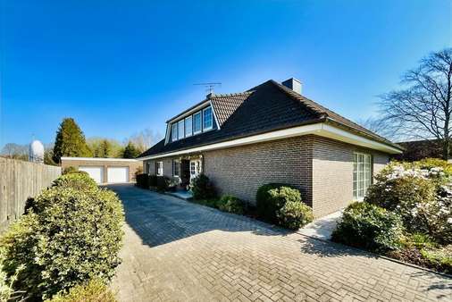 Außenansicht Außenansicht - Zweifamilienhaus in 27616 Beverstedt mit 363m² kaufen