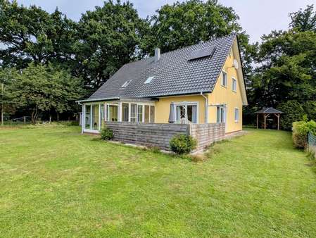 Der eigene Garten Der eigene Garten - Einfamilienhaus in 21769 Armstorf mit 244m² kaufen