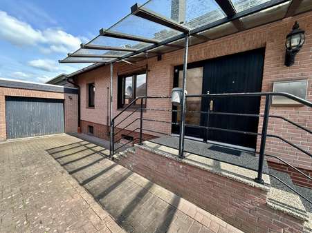 Hauseingang/Seitenansicht Hauseingang/Seitenansicht - Einfamilienhaus in 27572 Bremerhaven mit 187m² kaufen