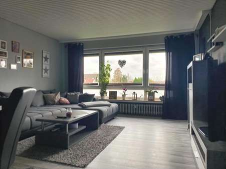 Wohnzimmer - Etagenwohnung in 27578 Bremerhaven mit 83m² kaufen