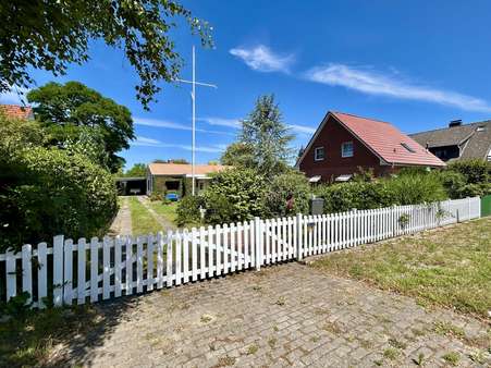 Einladende Hausansicht Einladende Hausansicht - Bungalow in 27578 Bremerhaven mit 107m² kaufen
