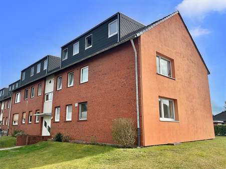 Giebelansicht - Dachgeschosswohnung in 27639 Wurster Nordseeküste mit 76m² kaufen
