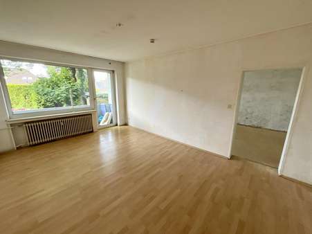 Wohnzimmer - Etagenwohnung in 27607 Geestland mit 73m² kaufen