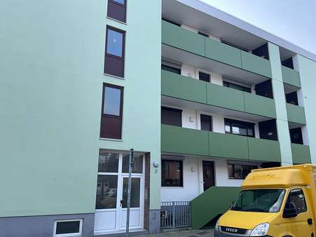 Vorderansicht - Etagenwohnung in 27568 Bremerhaven mit 79m² kaufen