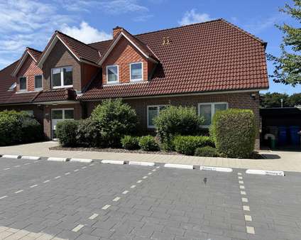 Stellplatz vor dem Haus Stellplatz vor dem Haus - Maisonette-Wohnung in 27476 Cuxhaven mit 80m² kaufen