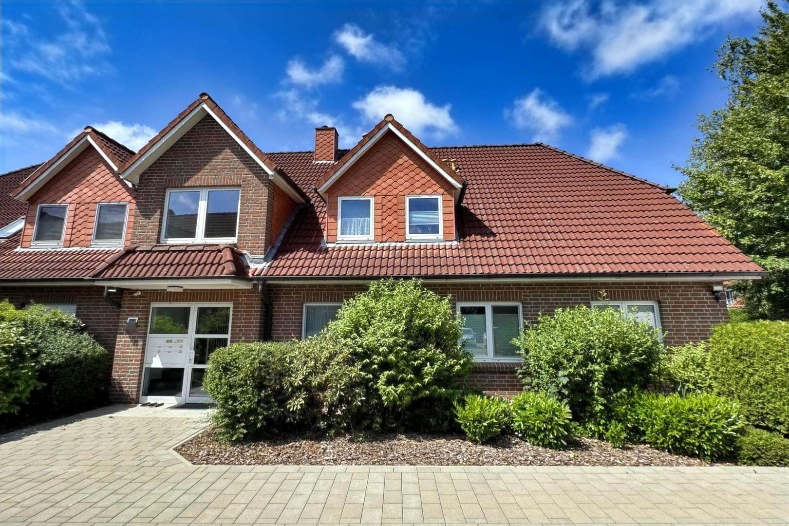 Titelbild Titelbild - Maisonette-Wohnung in 27476 Cuxhaven mit 80m² kaufen