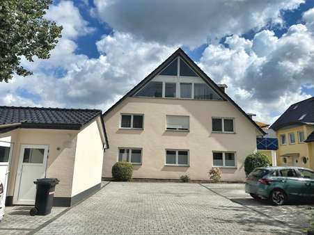 Straßenansicht - Etagenwohnung in 27568 Bremerhaven mit 76m² kaufen