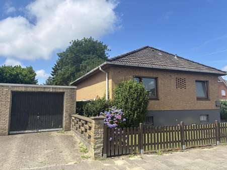 Straßenansicht Straßenansicht - Bungalow in 27578 Bremerhaven mit 73m² kaufen