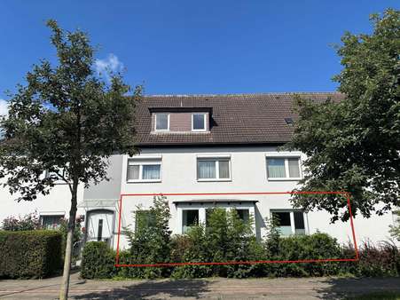 Straßenansicht Straßenansicht - Erdgeschosswohnung in 27568 Bremerhaven mit 106m² kaufen